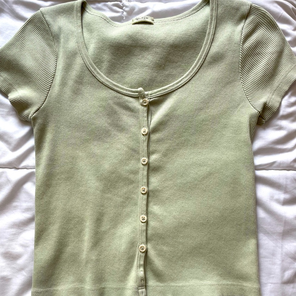 💚Brandy cropped green button up tee